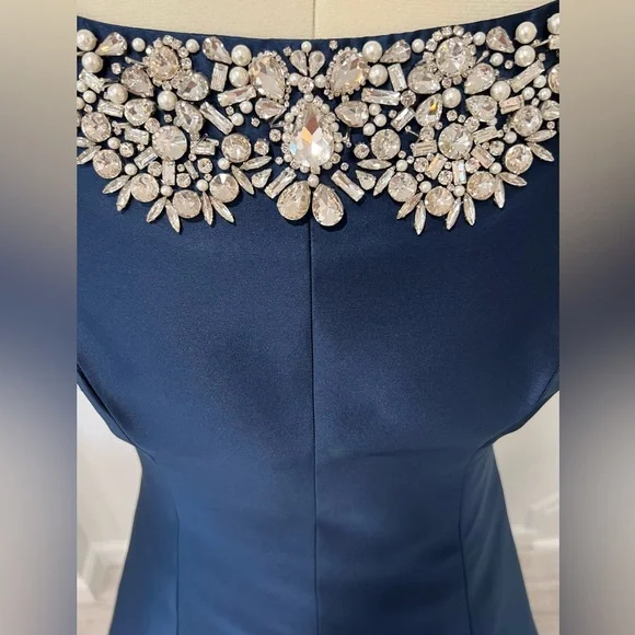 Carolina Herrera Embellished A-Line Gown - Picture 7 of 15